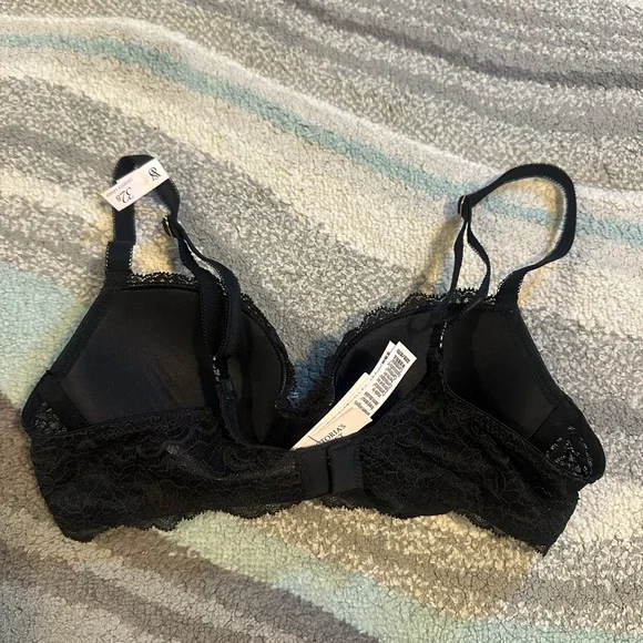 VICTORIA SECRET LIGHTLY LINED PUSH UP BRA - Picture 3 of 5